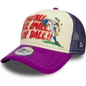 beige-og-violet-9forty-a-frame-graphic-trucker-kasket-fra-stand-tall-talk-small-play-ball-af-new-era