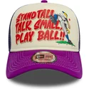beige-og-violet-9forty-a-frame-graphic-trucker-kasket-fra-stand-tall-talk-small-play-ball-af-new-era