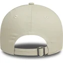 petten-gebogen-beige-verstelbare-band-9twenty-van-new-era