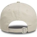 beige-justerbar-bojd-keps-for-damer-9twenty-take-it-easy-fran-new-era
