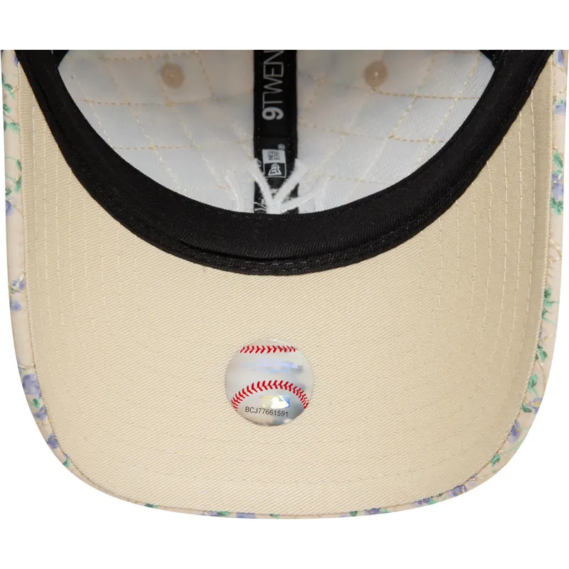 petten-gebogen-beige-verstelbare-band-9twenty-floral-quilt-van-new-york-yankees-mlb-van-new-era