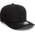 gorra-curva-negra-snapback-con-logo-negro-9seventy-stretch-snap-de-new-york-yankees-mlb-de-new-era