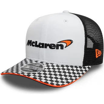 Gorra trucker plana blanca y negra snapback 9FIFTY Checkered Visor de McLaren Racing Formula 1 de New Era