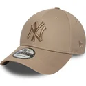cappellino-regolabile-marrone-chiaro-con-visiera-curva-e-logo-marrone-9forty-league-essential-dei-new-york-yankees-mlb-di-new-er