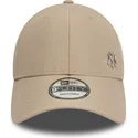 cappellino-con-visiera-curva-marrone-chiaro-regolabile-9forty-flawless-dei-new-york-yankees-mlb-di-new-era