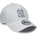 weisse-verstellbare-9forty-curved-cap-outline-der-new-york-yankees-mlb-von-new-era