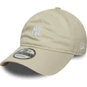 regulowana-bezowa-czapka-z-zakrzywionym-daszkiem-9twenty-mini-logo-new-york-yankees-mlb-new-era
