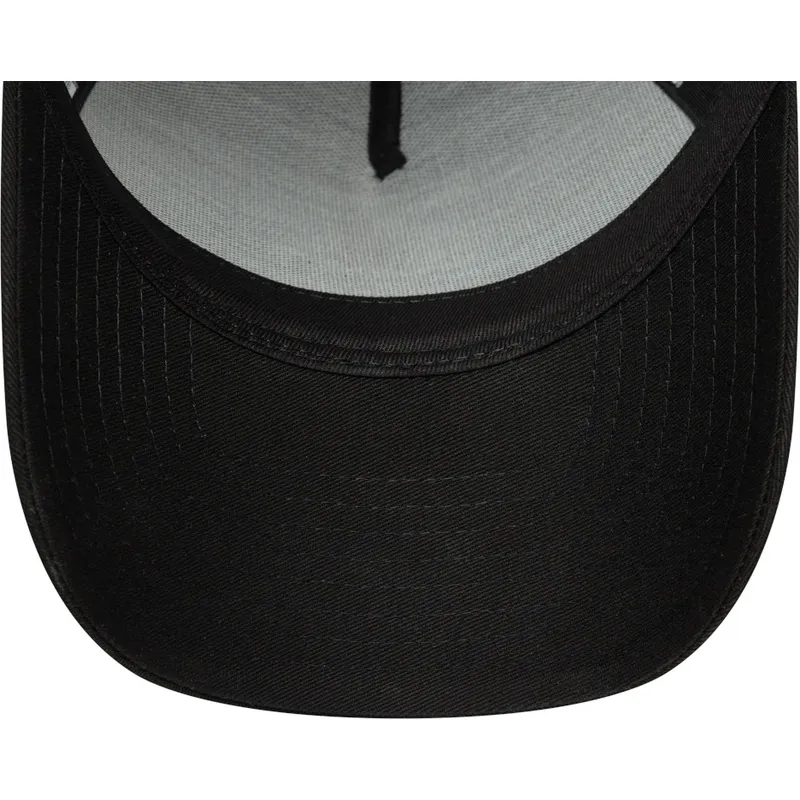 sort-curved-snapback-kasket-med-sort-e-frame-league-essential-logo-fra-new-york-yankees-mlb-fra-new-era