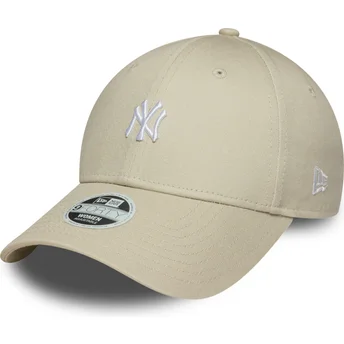 Beige justerbar kvindekasket med buet skygge 9FORTY Mini Logo af New York Yankees MLB fra New Era
