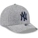 casquette-courbee-grise-snapback-avec-logo-bleu-marine-9forty-m-crown-a-frame-cotton-weave-new-york-yankees-mlb-new-era