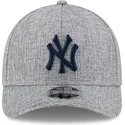 casquette-courbee-grise-snapback-avec-logo-bleu-marine-9forty-m-crown-a-frame-cotton-weave-new-york-yankees-mlb-new-era