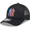 new-york-yankees-mlb-new-era-9forty-m-crown-a-frame-gradient-raceway-svart-truckerkeps