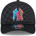 new-york-yankees-mlb-new-era-9forty-m-crown-a-frame-gradient-raceway-svart-truckerkeps