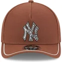 petten-gebogen-bruin-snapback-9forty-m-crown-a-frame-motorsport-van-new-york-yankees-mlb-van-new-era