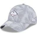 verstellbare-graue-damen-cap-mit-gebogenem-schirm-9twenty-leaf-open-back-spring-training-fan-pack-2025-der-new-york-yankees-mlb-