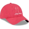 verstellbare-rosa-damen-cap-mit-gebogenem-schirm-9twenty-pattern-spring-training-fan-pack-2025-der-new-york-yankees-mlb-von-new-