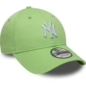 czapka-z-zakrzywionym-daszkiem-w-jasnym-zielonym-kolorze-regulowana-9forty-colour-pack-new-york-yankees-mlb-od-new-era