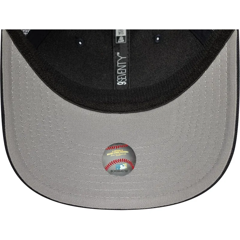 petten-gebogen-marineblauw-snapback-9seventy-stretch-snap-van-new-york-yankees-mlb-van-new-era