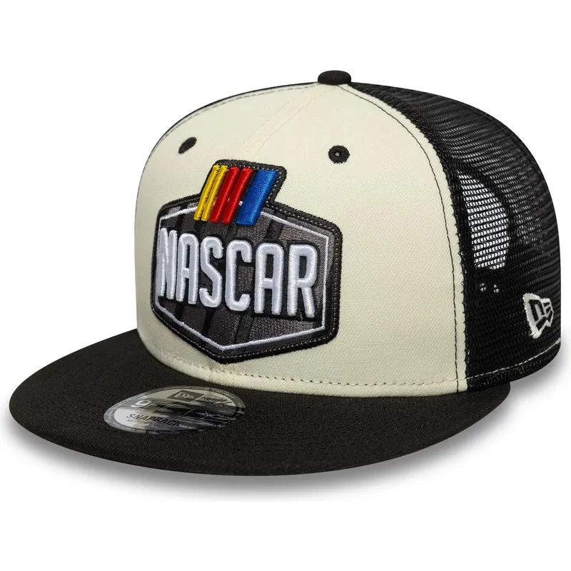 beige-och-svart-platt-truckerkeps-9fifty-classics-logo-fran-nascar-av-new-era