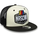 gorra-trucker-plana-beige-y-negra-9fifty-classics-logo-de-nascar-de-new-era