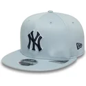 berretto-piatto-snapback-blu-con-logo-blu-marino-9fifty-original-fit-world-series-dei-new-york-yankees-mlb-di-new-era