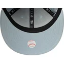 berretto-piatto-snapback-blu-con-logo-blu-marino-9fifty-original-fit-world-series-dei-new-york-yankees-mlb-di-new-era