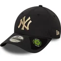 schwarze-verstellbare-kappe-mit-gebogenem-schirm-und-beigem-logo-9forty-recycled-new-york-yankees-mlb-von-new-era