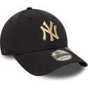 schwarze-verstellbare-kappe-mit-gebogenem-schirm-und-beigem-logo-9forty-recycled-new-york-yankees-mlb-von-new-era