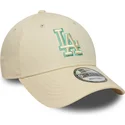 gorra-curva-beige-ajustable-con-logo-verde-9forty-team-outline-de-los-angeles-dodgers-mlb-de-new-era