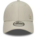gorra-curva-beige-ajustable-9forty-tonal-flawless-de-new-york-yankees-mlb-de-new-era