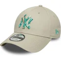 petten-gebogen-beige-verstelbare-band-9forty-seasonal-infill-van-new-york-yankees-mlb-van-new-era