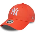gorra-curva-naranja-ajustable-para-mujer-9forty-league-essential-de-new-york-yankees-mlb-de-new-era