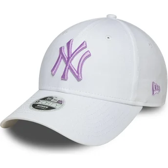 Gorra curva blanca ajustable para mujer con logo violeta 9FORTY League Essential de New York Yankees MLB de New Era