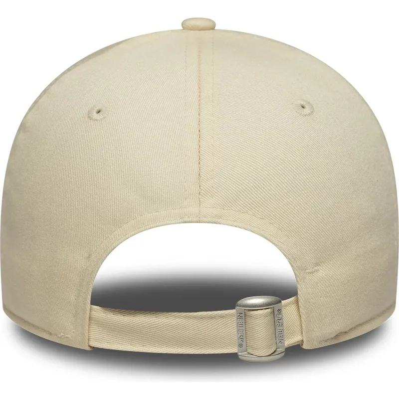 beige-gebogene-verstellbare-damenkappe-9forty-beaded-der-new-york-yankees-mlb-von-new-era