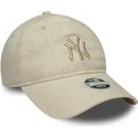 buet-beige-justerbar-kasket-til-kvinder-med-beige-logo-9twenty-linen-fra-new-york-yankees-mlb-fra-new-era
