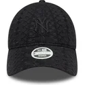 justerbar-svart-bojd-keps-for-kvinnor-med-svart-logotyp-9twenty-broderie-av-new-york-yankees-mlb-fran-new-era