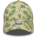 beige-verstellbare-curved-cap-fur-damen-9twenty-all-over-print-tropical-der-new-york-yankees-mlb-von-new-era