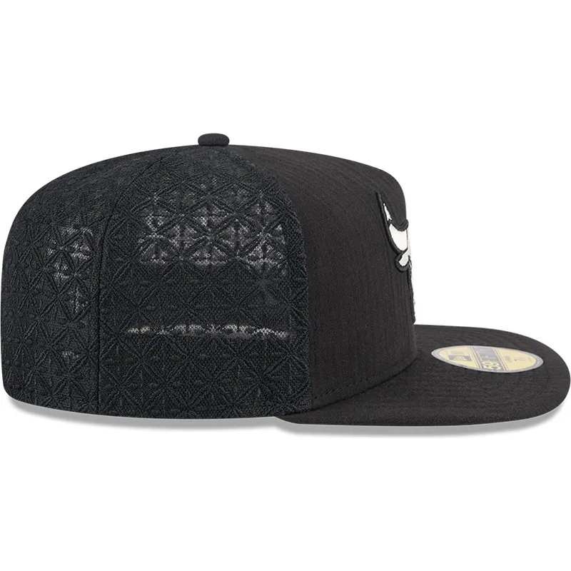 cappello-piatto-nero-aderente-59fifty-day-a-frame-dei-chicago-bulls-nba-di-new-era