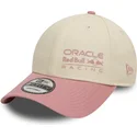 gorra-curva-beige-y-rosa-ajustable-9forty-contrast-de-red-bull-racing-formula-1-de-new-era