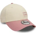 gorra-curva-beige-y-rosa-ajustable-9forty-contrast-de-red-bull-racing-formula-1-de-new-era