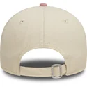 gorra-curva-beige-y-rosa-ajustable-9forty-contrast-de-red-bull-racing-formula-1-de-new-era