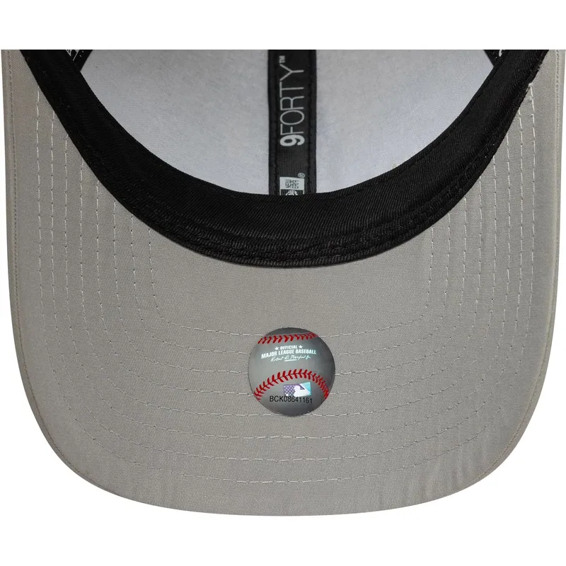 petten-gebogen-grijs-verstelbaar-9forty-flawless-van-new-york-yankees-mlb-van-new-era