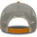 gorra-trucker-beige-a-frame-graphic-patch-de-new-era