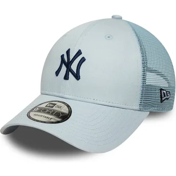 Casquette trucker bleue ajustable avec logo bleu marine...