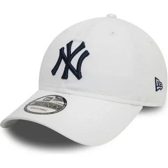 Biała zakrzywiona czapka z regulacją z niebieskim logo 9TWENTY Core Classic New York Yankees MLB od New Era