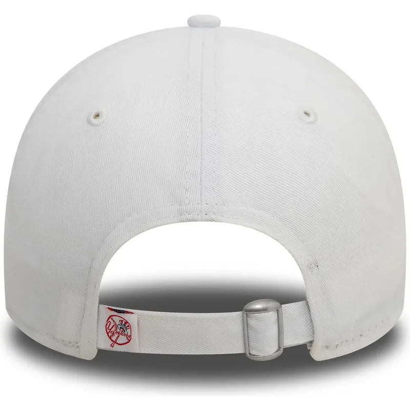 weisse-verstellbare-curved-cap-mit-blauem-logo-9twenty-core-classic-der-new-york-yankees-mlb-von-new-era