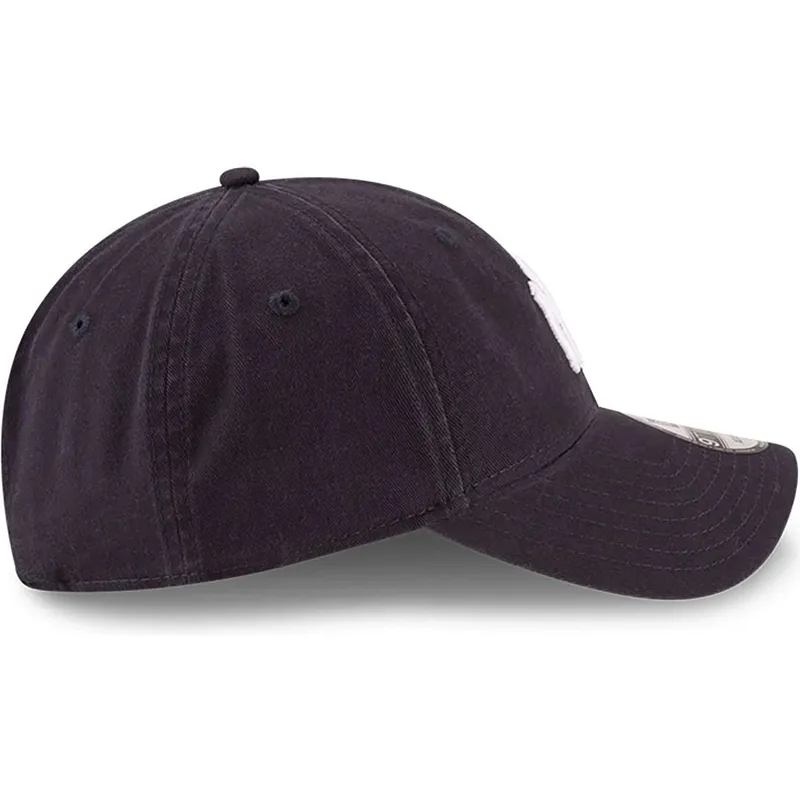 petten-gebogen-marineblauw-verstelbare-band-9twenty-core-classic-van-new-york-yankees-mlb-van-new-era petten-gebogen-marineblauw-verstelbare-band-9twenty-core-classic-van-new-york-yankees-mlb-van-new-era