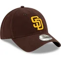 verstellbare-braune-9twenty-core-classic-kappe-der-san-diego-padres-mlb-von-new-era