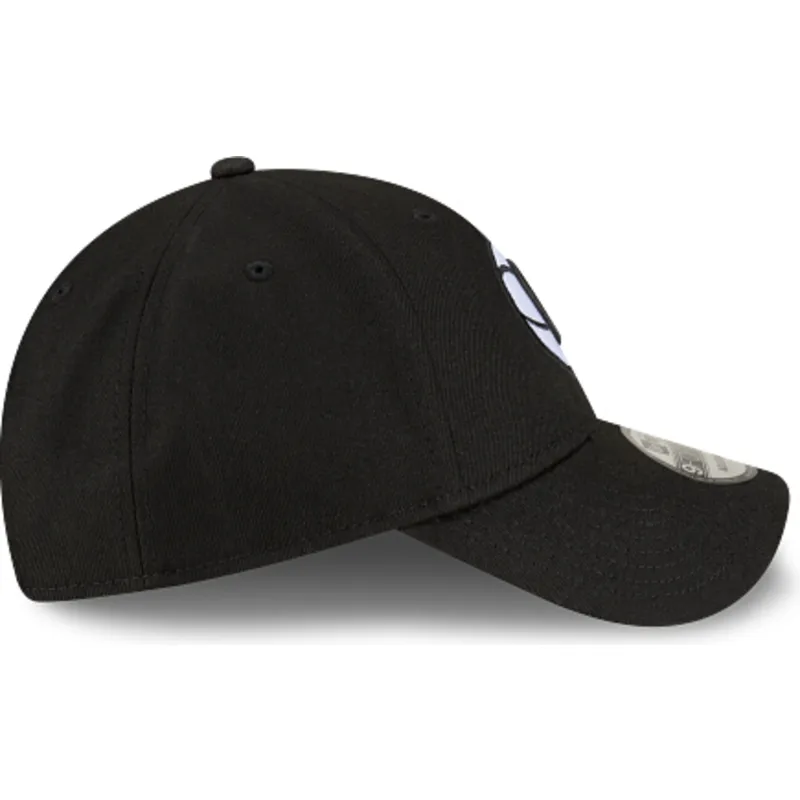 svart-justerbar-kurvad-keps-9forty-the-league-fran-brooklyn-nets-nba-av-new-era