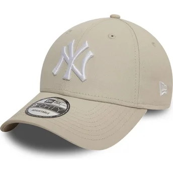 Buet beige justerbar kasket med hvidt logo 9FORTY League Essential fra New York Yankees MLB fra New Era